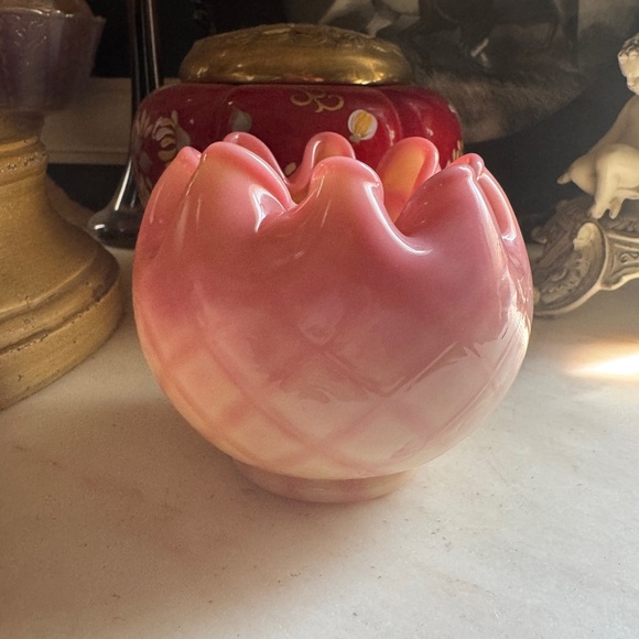 Vintage Burmese/Uranium Glass Rose Bowl – Possibly Fenton